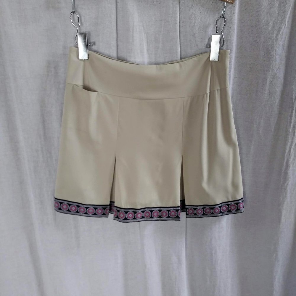 Golftini creme colored pleated golf skorts Size 4